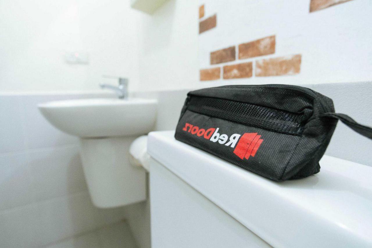 Reddoorz @ Taman Royal Tangerang Hotel Exterior foto